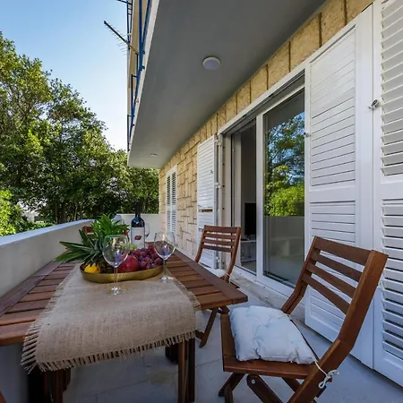 Apartament Dita *