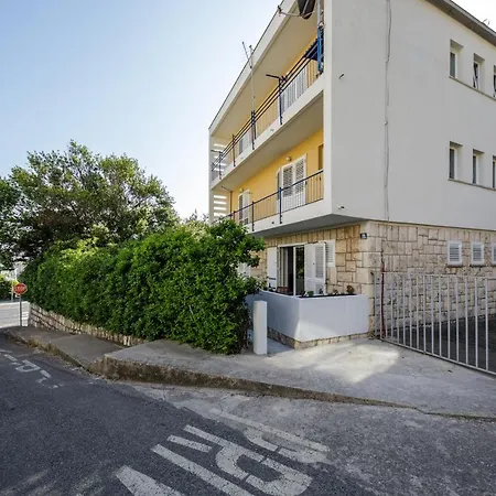 Apartment Dita *